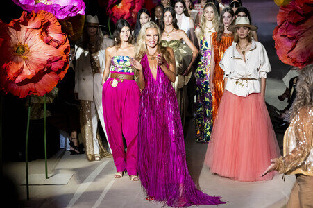 Lola Casademunt by Maite Fashion Show auf der Mercedes-Benz Fashion Week Madridhion Week Madrid