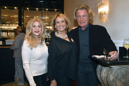 Theaterpremiere 'Wer schießt auf Frau Hummel?' in München