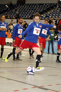 Benefiz-Fußballspiel 'Kicken mit Herz' 2017 in Hamburg