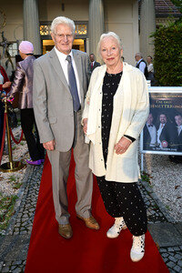 Theaterpremiere 'Der eingebildet Kranke' und 90. Geburtstag von Dieter Hallervorden in Berlin