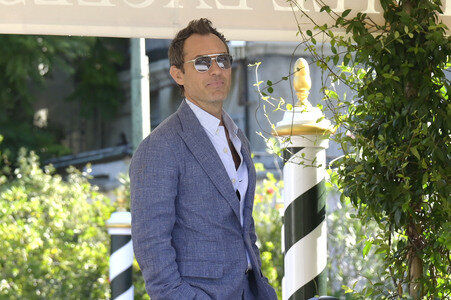Ankunft von Jude Law am Hotel Excelsior, Internationale Filmfestspiele von Venedig 2025