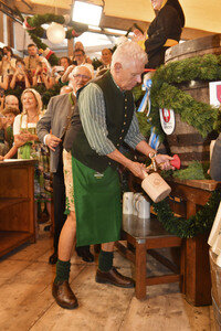 Wiesn Anstich im Schottenhamel Festzelt auf dem Oktoberfest 2025 in München