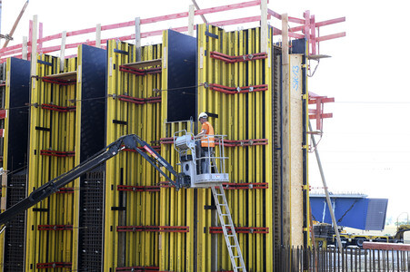Arbeiten am Neubau der Brücke der B 101 bei Großenhain