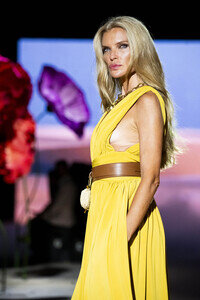 Lola Casademunt by Maite Fashion Show auf der Mercedes-Benz Fashion Week Madrid
