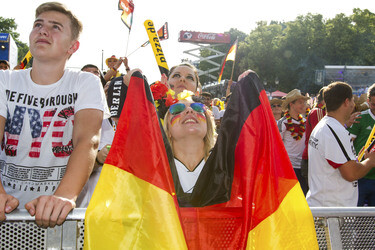 WM-Fanmeile beim Spiel Deutschland gegen Portugal, Berlin