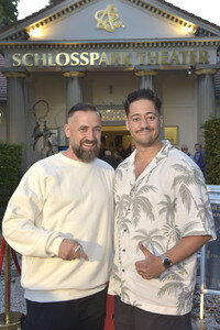 Theaterpremiere 'Der eingebildet Kranke' und 90. Geburtstag von Dieter Hallervorden in Berlin