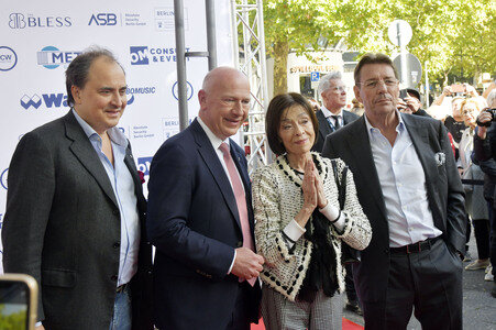 Offizielle Einweihung des Harald-Juhnke-Platzes in Berlin