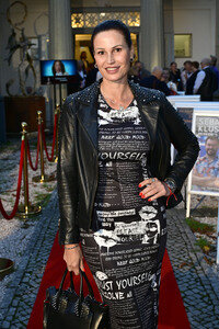 Theaterpremiere 'Der eingebildet Kranke' und 90. Geburtstag von Dieter Hallervorden in Berlin