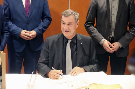 Sven Schulze und Markus Söder beim Landtagswahlkampf in Sachsen-Anhalt in Wernigerode