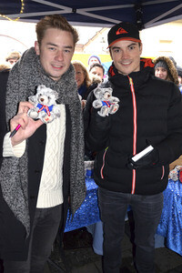 Teddybären Charity Verkauf der 'Sturm der Liebe' Stars in München