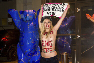 Femen Aktivistinnen stürmen das Bordell 'Artemis', Berlin