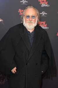 Filmpremiere 'Song Sung Blue' in Berlin