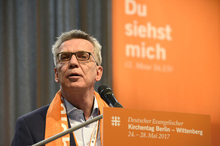 De Maizière und al-Tayyeb auf dem 36. Deutschen Evangelischen Kirchentag in Berlin
