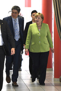 Angela Merkel besucht ein Altenheim in Paderborn