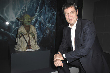 Markus Söder besucht 'Star Wars Identities' in München