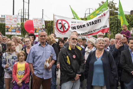 Demo für die Schließung des Flughafens Tegel in Berlin