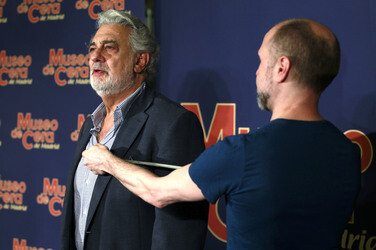 Maßnehmen von Placido Domingo im Wachsmuseum von Madrid