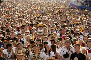 WM-Fanmeile beim Spiel Deutschland gegen Portugal, Berlin