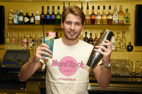 Pinktober Aktion im Hard Rock Cafe Berlin