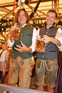 Wiesn Anstich im Schottenhamel Festzelt auf dem Oktoberfest 2025 in München