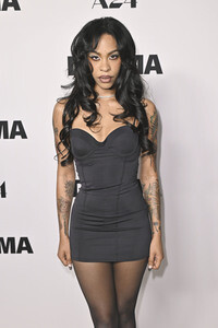 Filmpremiere 'Das Drama - Noch mal auf Anfang' in Los Angeles