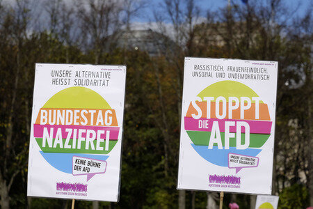 Demonstration 'Gegen Hass und Rassismus im Bundestag' in Berlin