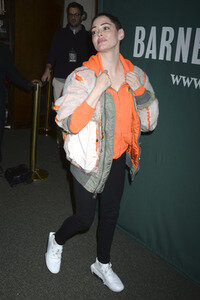 Buchsignierstunde mit Rose McGowan Book in New York