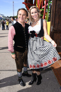 3. Wiesn Charity Lunch im Festzelt Zur Bratwurst beim Oktoberfest 2018 in München
