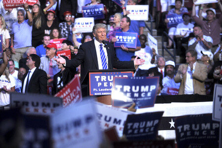Wahlkampfveranstaltung von Donald Trump un Sunrise