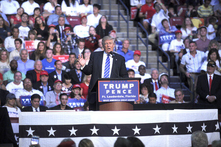 Wahlkampfveranstaltung von Donald Trump un Sunrise