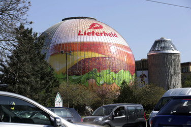 Zeiss-Großplanetarium Berlin als 30m großen Burger