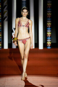 Dolores Cortés Fashion Show auf der Merceds-Benz Fashion Week M