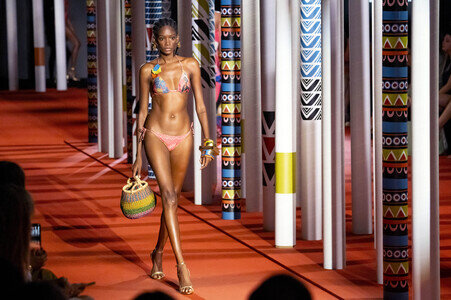 Dolores Cortés Fashion Show auf der Merceds-Benz Fashion Week M