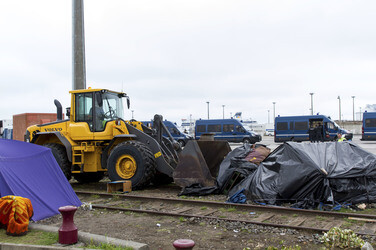 Französische Polizei räumt Flüchtlingslager bei Calais