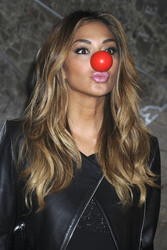 Nicole Scherzinger beleuchtet das Empire State Building in New York
