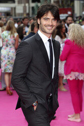 'Walking on Sunshine' Premiere, London