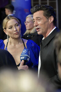 Filmpremiere 'Song Sung Blue' in Berlin