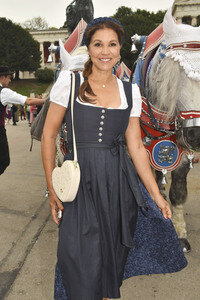Regines Damenwiesn beim Oktoberfest 2025 in München