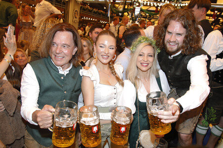 Wiesn Anstich im Schottenhamel Festzelt auf dem Oktoberfest 2025 in München