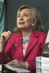 Hillary Clinton signienert ihr Buch 'Hard Choices', New York
