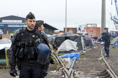 Französische Polizei räumt Flüchtlingslager bei Calais