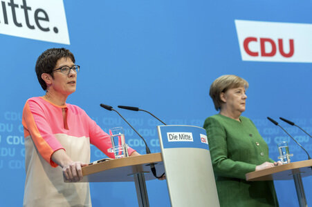 Pressekonferenz mit Angela Merkel und Annegret Kramp-Karrenbauer in Berlin