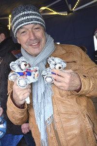Teddybären Charity Verkauf der 'Sturm der Liebe' Stars in München