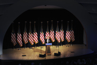 Hillary Clinton spricht in der New School in New York