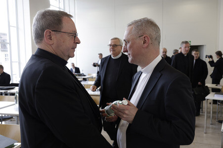 Fototermin zum Auftakt der Frühjahrsvollversammlung in Würzburg