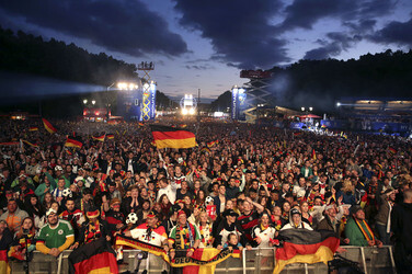 WM-Fanmeile beim Spiel Deutschland gegen Ghana, Berlin