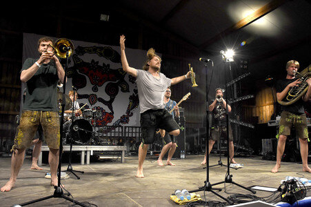 Konzert von LaBrassBanda in Grasbrunn