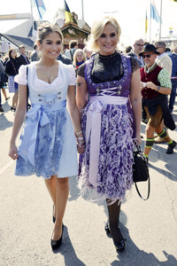Damen-Wiesn 2015 von Unternehmerin Regine Sixt auf dem Oktoberfest in München