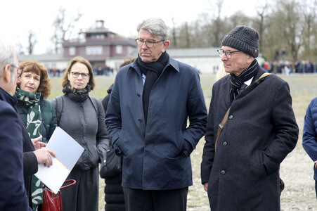 Kranzniederlegung zum 81. Jahrestag der Befreiung des Konzentrationslagers Buchenwald in Weimar
