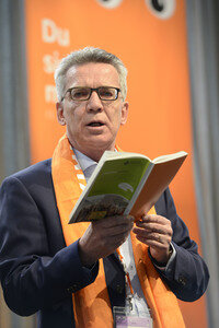 De Maizière und al-Tayyeb auf dem 36. Deutschen Evangelischen Kirchentag in Berlin